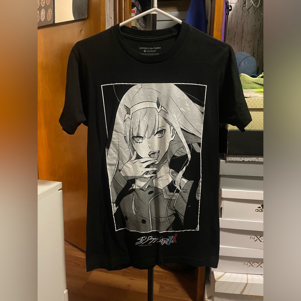 Darling in the Franxx Crunchyroll Black & White Short Sleeve T-Shirt Size S